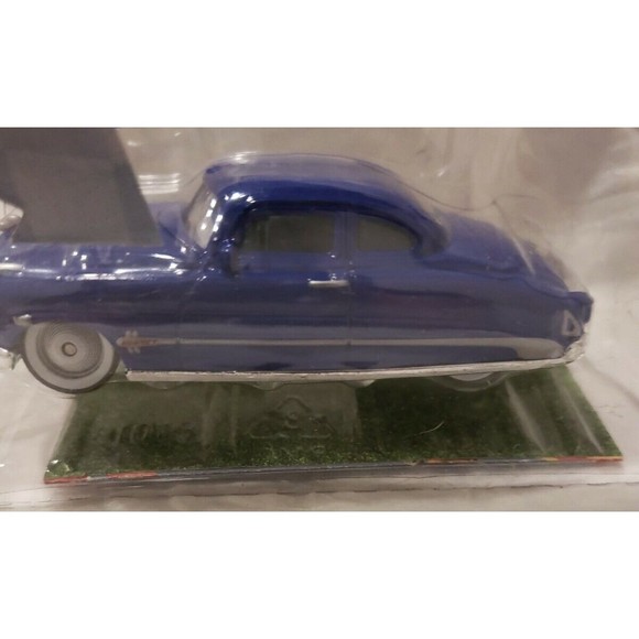 B1-2009 DISNEY PIXAR THE WORLD OF CARS "DOC HUDSON" CAR #11 NEW FACTORY SEALED! - Picture 3 of 3